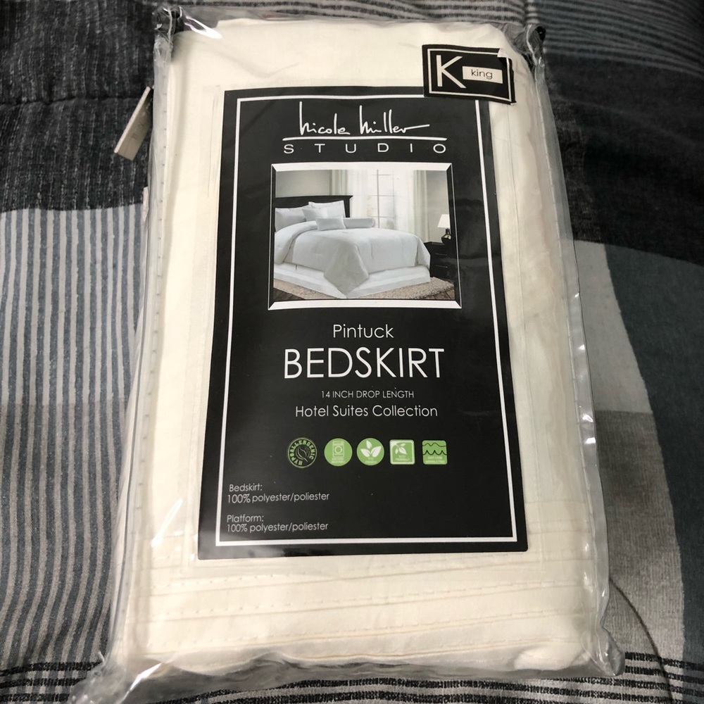 Nicole Miller Bedskirt